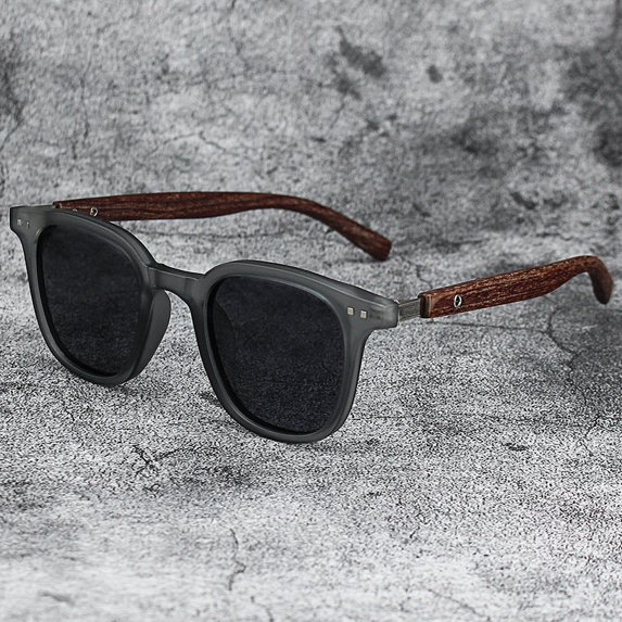 Retro Wood Grain Full Frame Sunglasses with UV400 Protection Fashionable Eye Protection for Everyday Wear Versatile