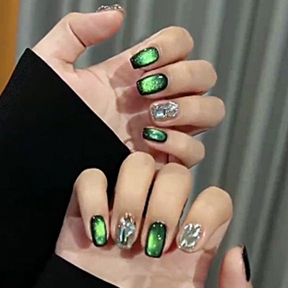 Retro light luxury cat's eye jadeite green manicure, solid color silver glitter, fake nails, white diamonds full of diamonds, wearing nail pads