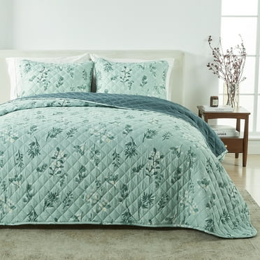 Reversible Winter-Themed 2-Piece Twin / Twin XL Quilt Set