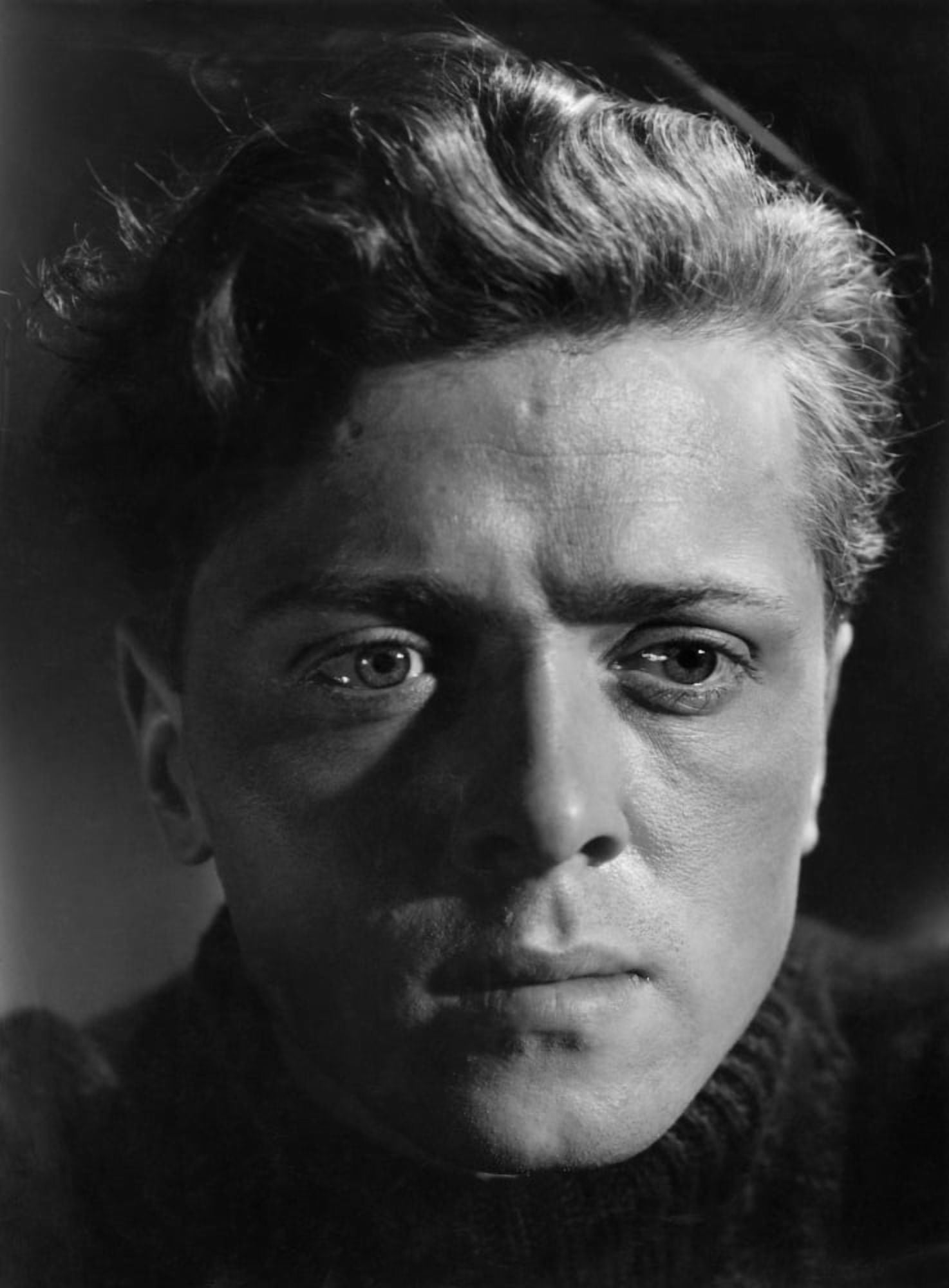 Richard Attenborough Canvas Art - (16 x 20)