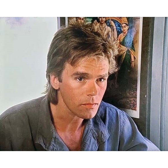 Richard Dean Anderson in blue shirt as MacGyver 16x20 poster