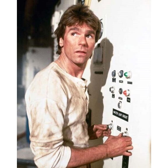 Richard Dean Anderson stands by control panel as MacGyver 8x10 inch photo