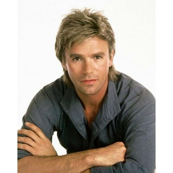 Richard Dean Anderson studio portrait in grey shirt as MacGyver 8x10 inch photo