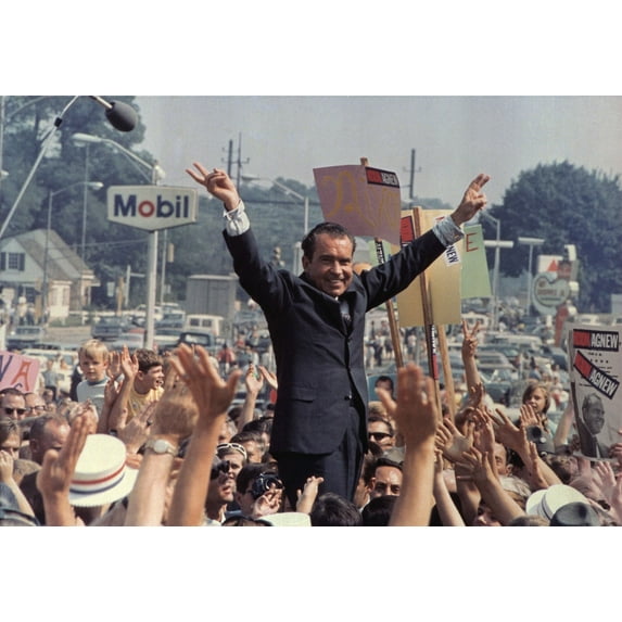 Richard M. Nixon Campaigning For The Presidency History (24 x 18)