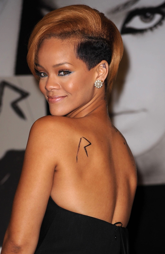 Rihanna At In-Store Appearance For Rihanna Promotes New Album Rated R, Best Buy, New York City, Ny November 23, 2009. Photo By Kristin CallahanEverett Collection Celebrity (8 x 10) - image 1 of 1