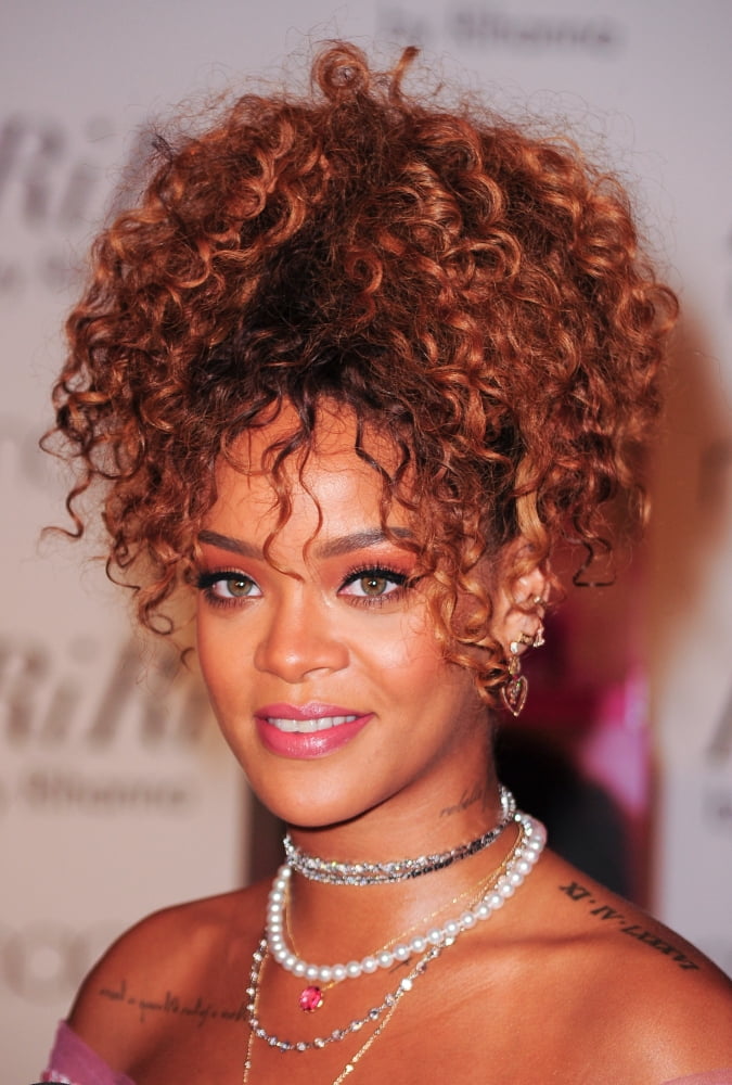 Rihanna At In-Store Appearance For Rihanna Launches New Fragrance Riri Canvas Art -  (16 x 20)