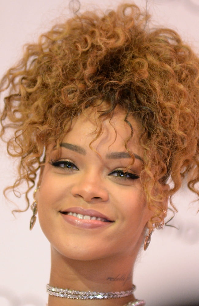Rihanna At In-Store Appearance For Rihanna Launches New Fragrance Riri Canvas Art - (16 x 20)