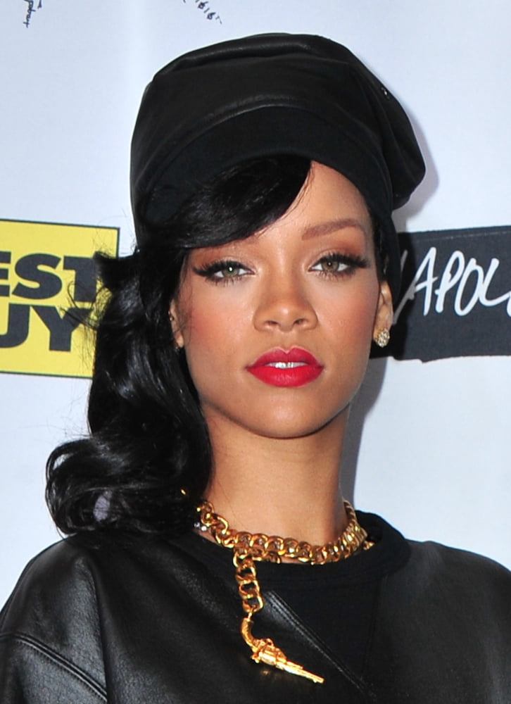 Rihanna In Attendance For Rihanna Hosts Q&A Meet And Greet To Promote New Album Unapologetic Canvas Art - (16 x 20)