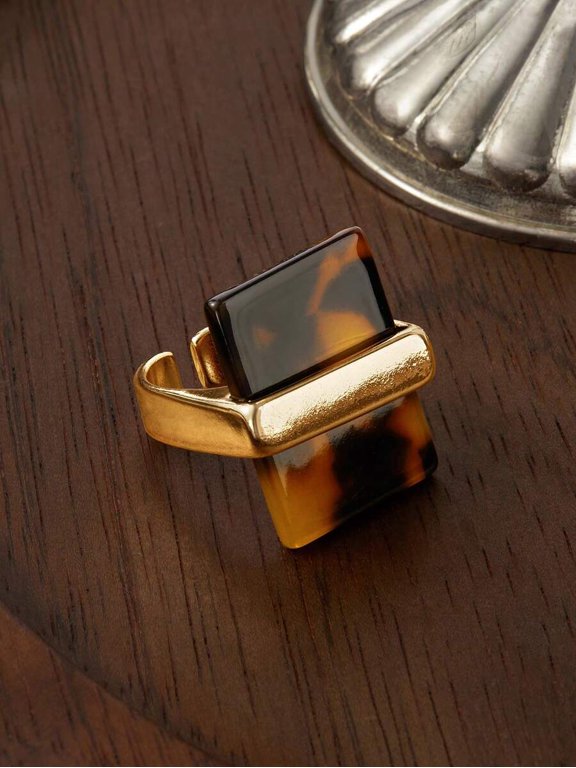 Ring With Tortoiseshell Resin And Goldtone Metal Multicolor