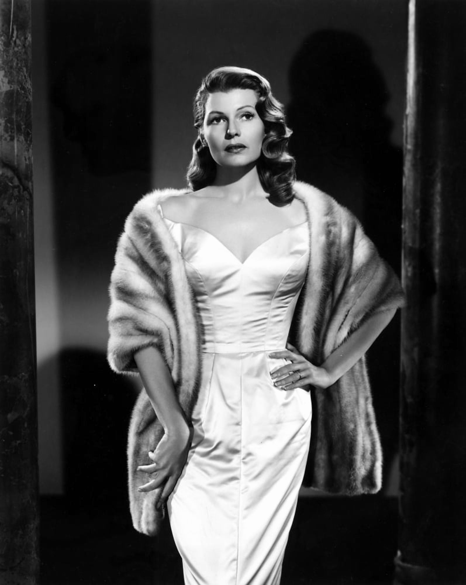 Rita Hayworth Canvas Art - (16 x 20)