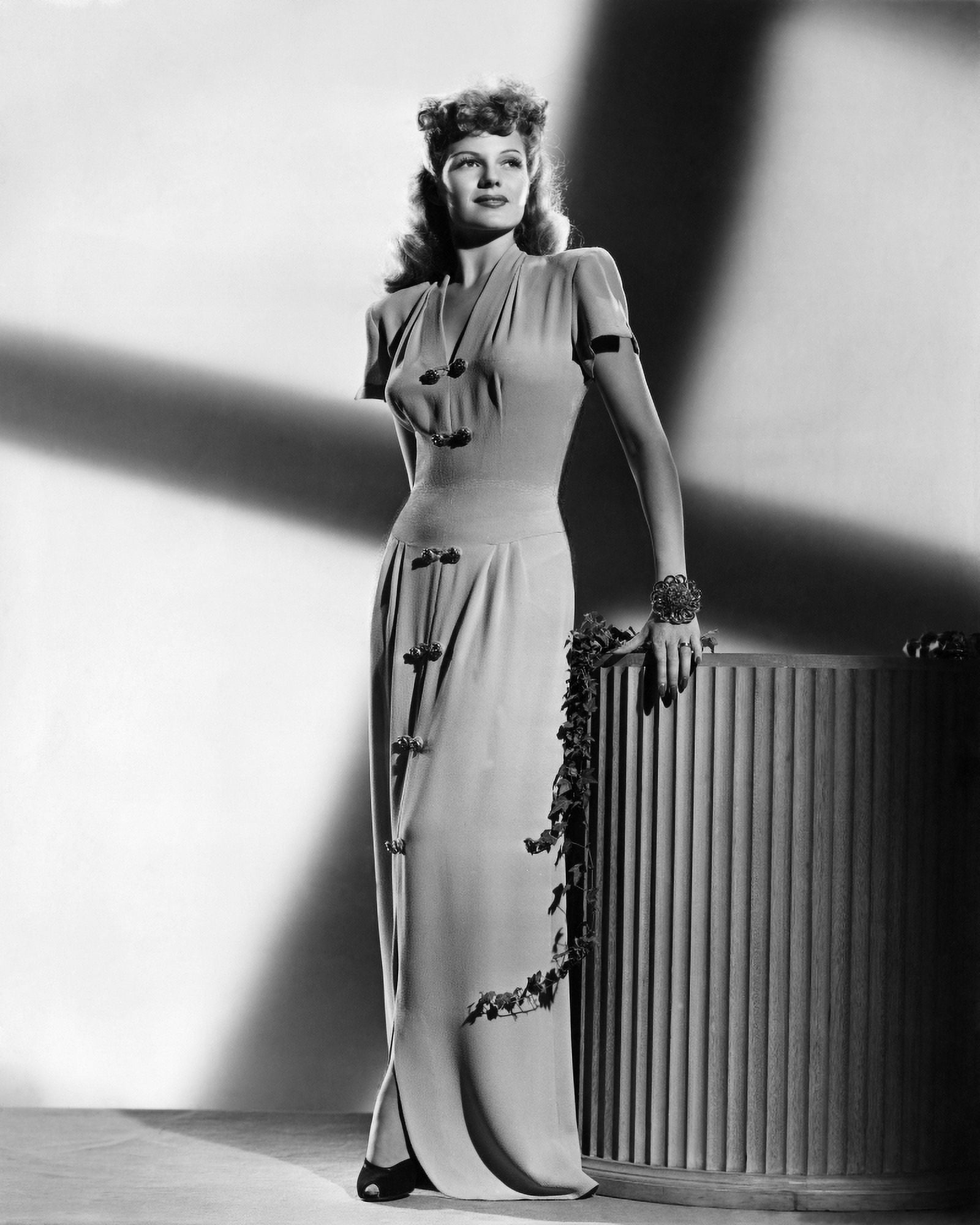 Rita Hayworth Canvas Art - (16 x 20)