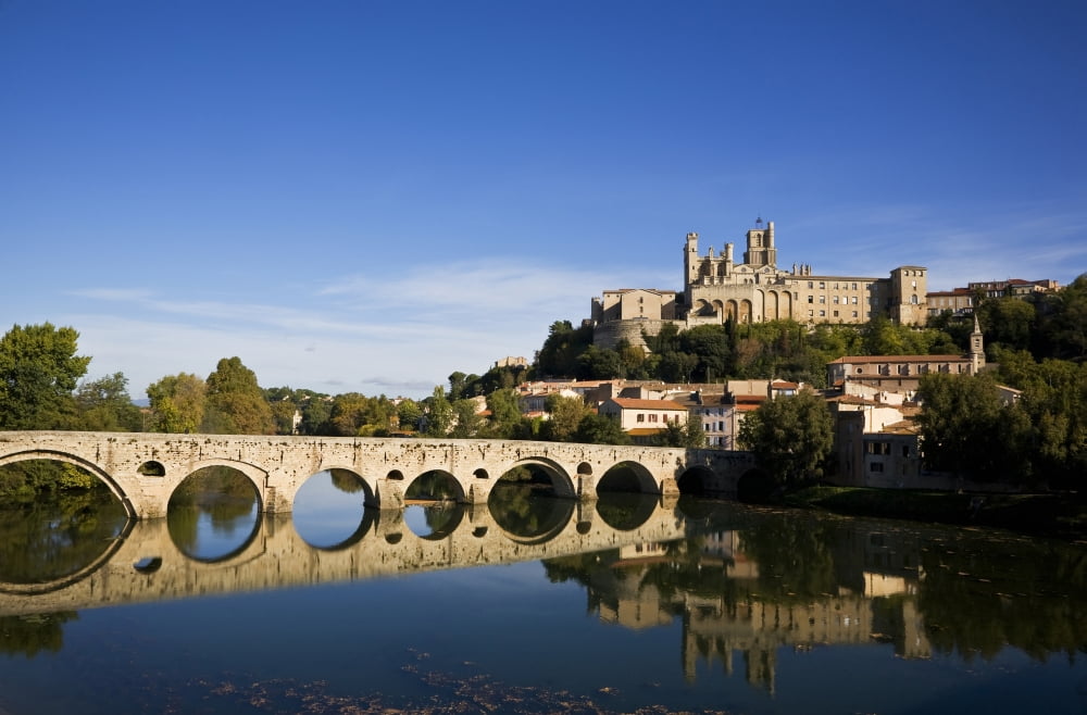 River Orb and St Nazaire Cathedral Bezier Languedoc-Roussillon France Canvas Art - George Munday Design Pics (19 x 12)