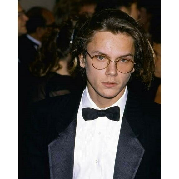 River Phoenix wearing tuxedo and glasses at Academy Awards 5x7 photo