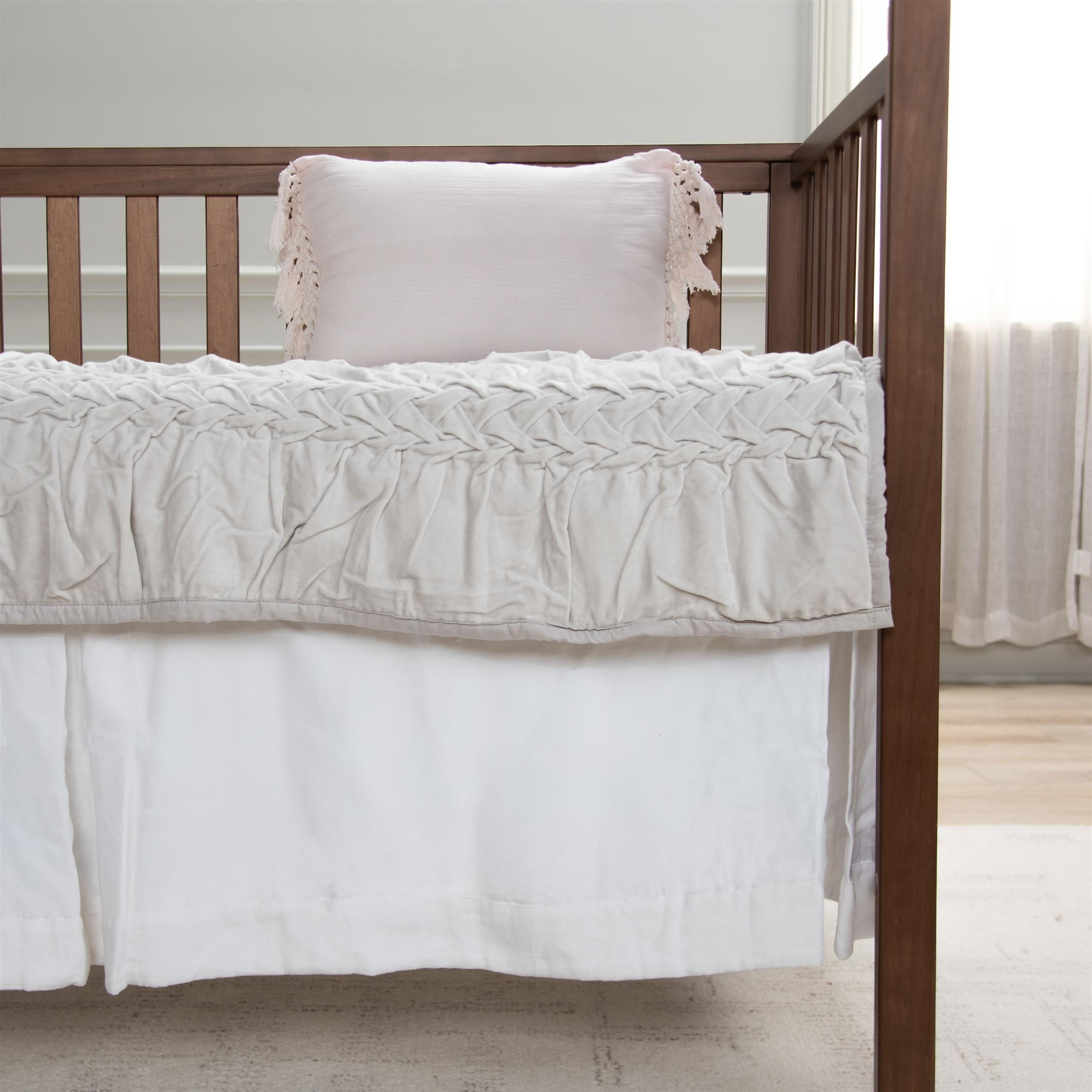 Rizzy Home Velvet Trim 26" X 51" White Solid Cotton Crib Skirt