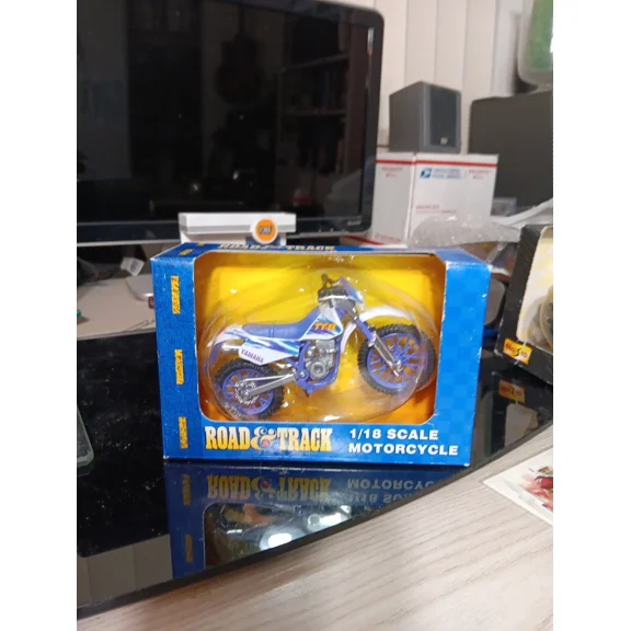 Road And Track 1:18 Scale Yamaha TT-R China Working Suspension Opened Box