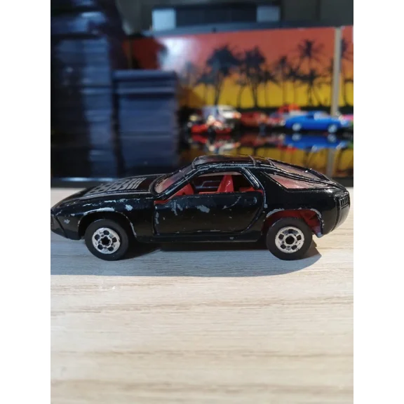 Road Champs Porsche 928 Opening Doors 1983 Die Cast 1:64
