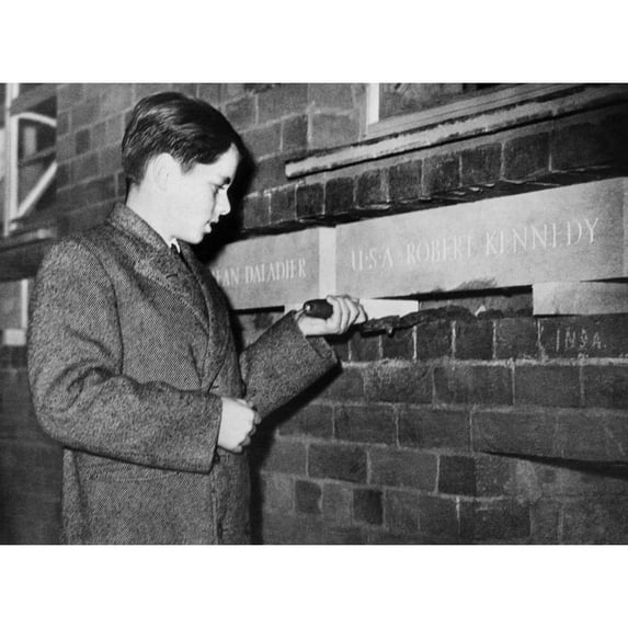 Robert Kennedy History (36 x 24)