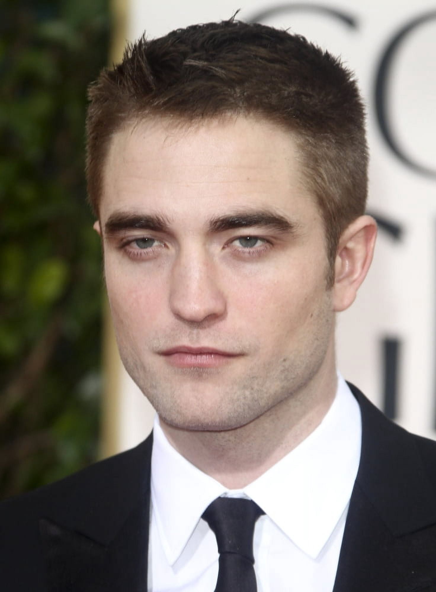 Robert Pattinson At Arrivals For 70Th Golden Globe Awards Presentation Canvas Art - (16 x 20)