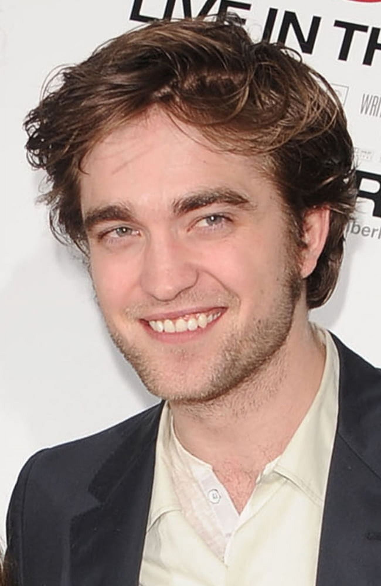 Robert Pattinson At Arrivals For Remember Me Premiere Canvas Art -  (16 x 20)