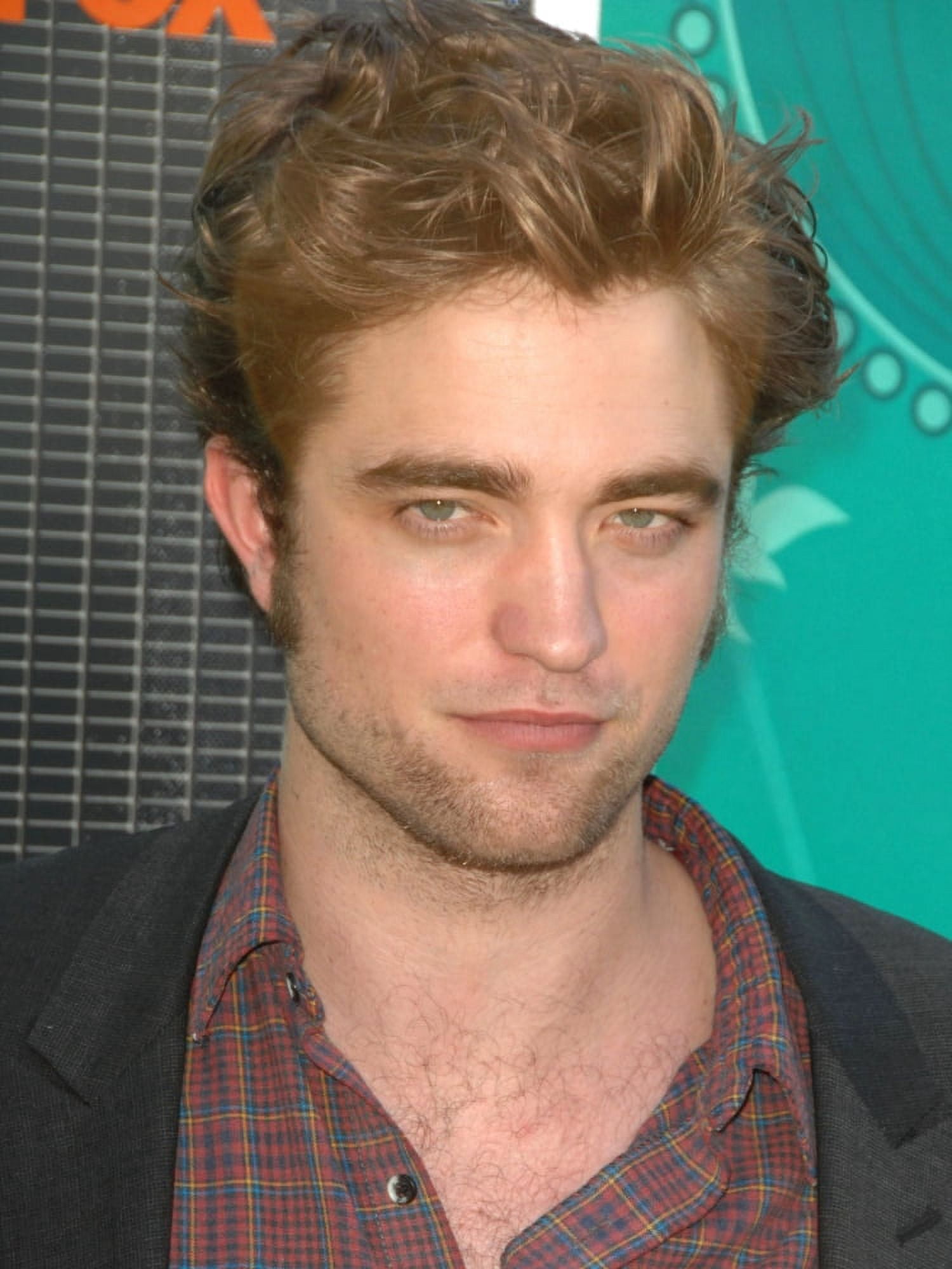 Robert Pattinson At Arrivals For Teen Choice Awards Canvas Art - (16 x 20)