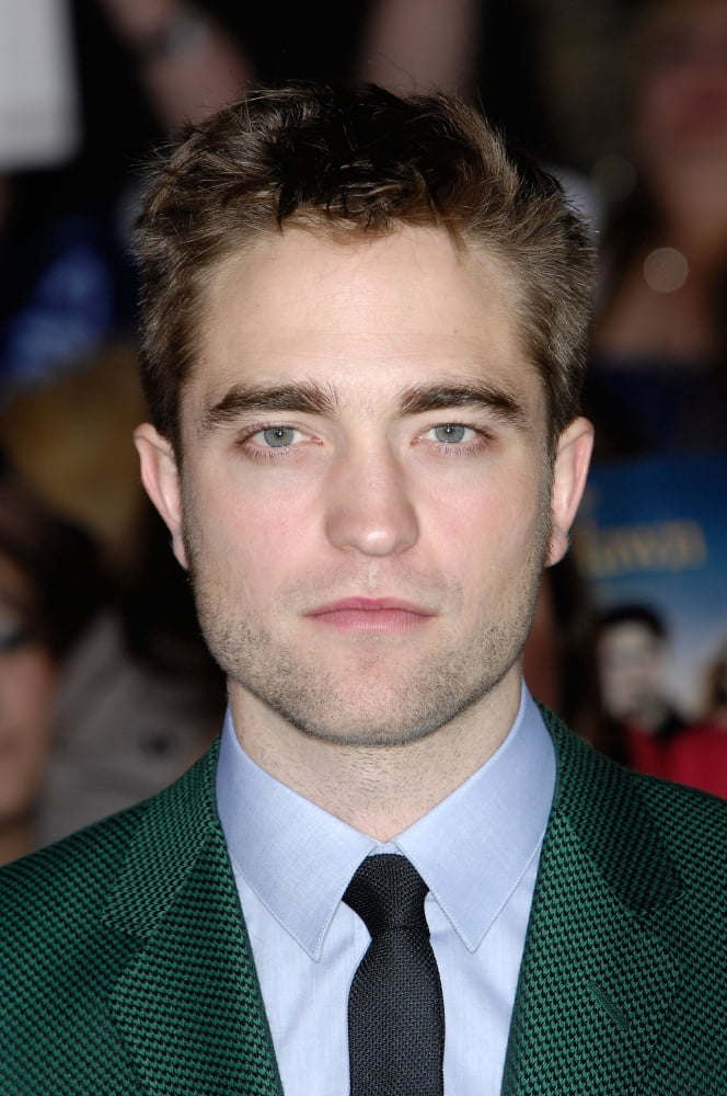 Robert Pattinson At Arrivals For The Twilight Saga Breaking Dawn - Part 2 Premiere Canvas Art - (16 x 20)