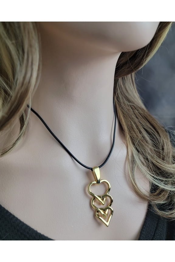 Ladies Gold Tone Cleopatre Three Heart Pendant Black String Necklace 16"