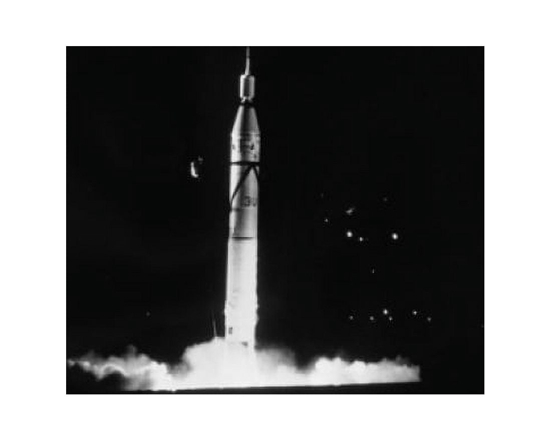 Rocket carrying Explorer Satellite taking off US Army Jupiter C Rocket Cape Canaveral Florida USA Canvas Art - (24 x 36)