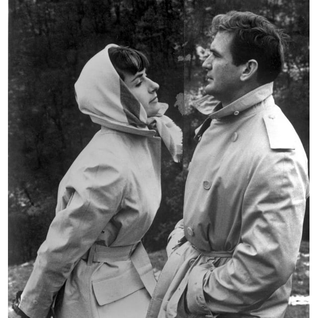 Rod Taylor with a woman Photo Print (8 x 10)