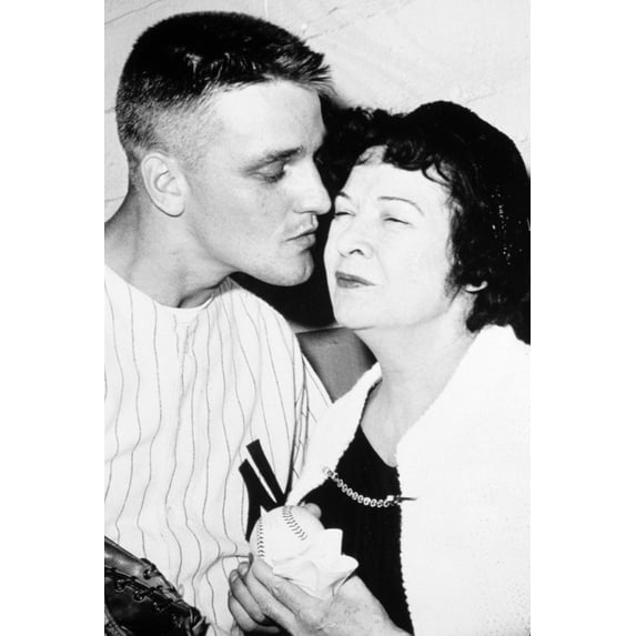 Roger Maris (Ny Yankees) With Mrs. Babe Ruth After Hitting 60Th Home Run History (18 x 24)