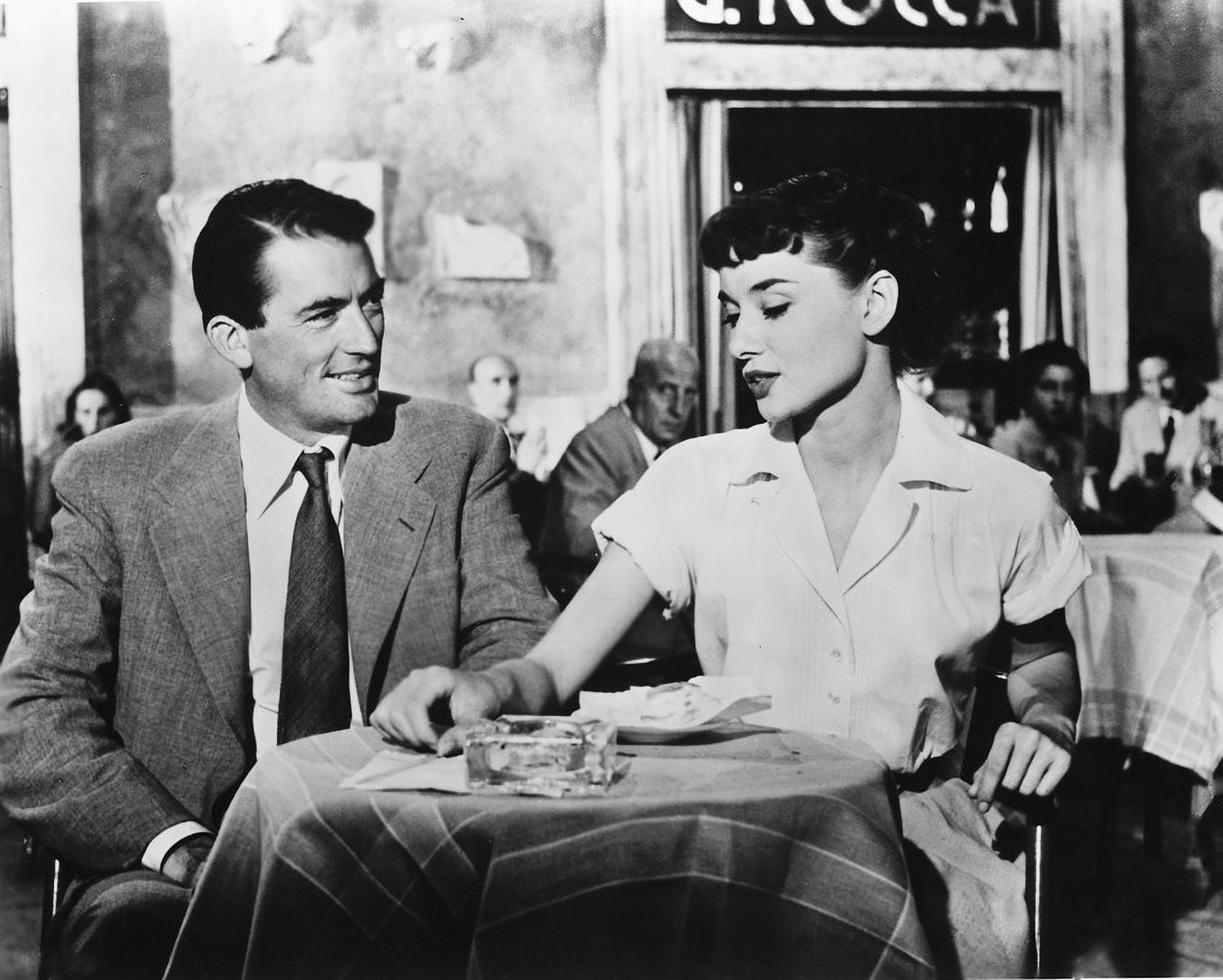 Roman Holiday Gregory Peck Audrey Hepburn At Rocca Cafã 24x36 Classic  Hollywood Poster - Walmart.com, image size:1700x1362