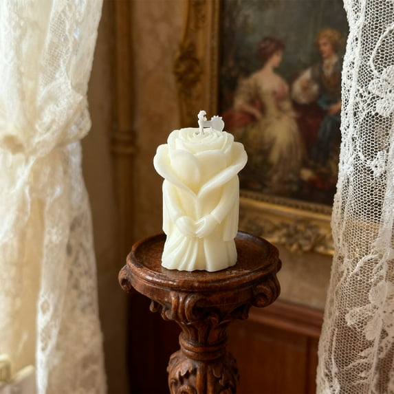 Romantic Rose Couple Aromatherapy Candle - Handcrafted Scented Candle with Floral Design, for Valentine's Day, Weddings, Anniversary Gifts & Home Decor