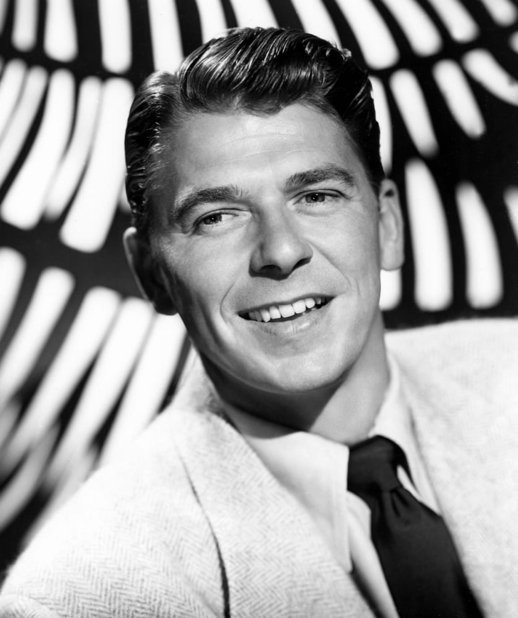 Ronald Reagan Canvas Art - (16 x 20)