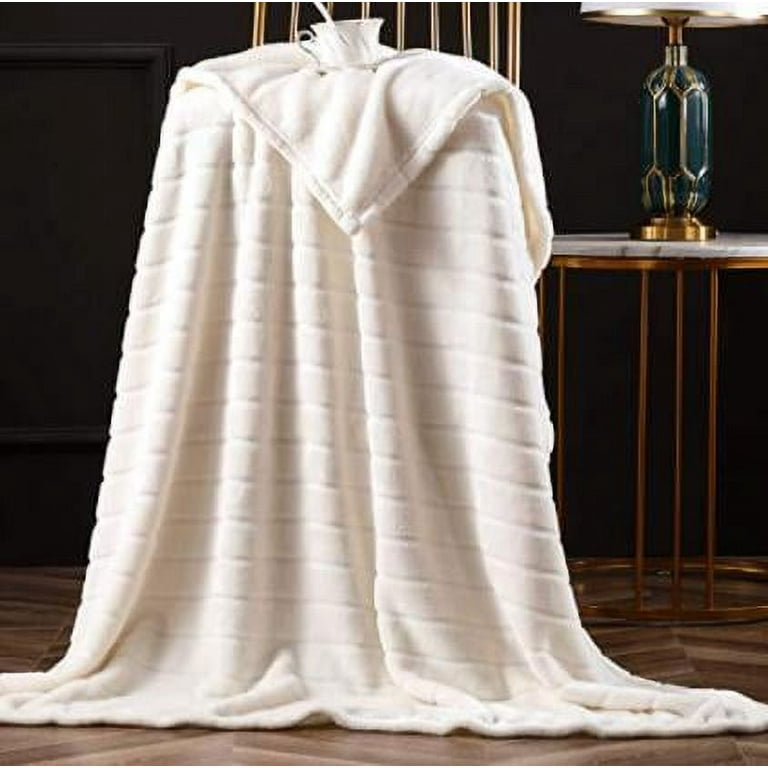 Room Essentials Full queen Blanket White Ribbed Plush 100 Polyester Soft