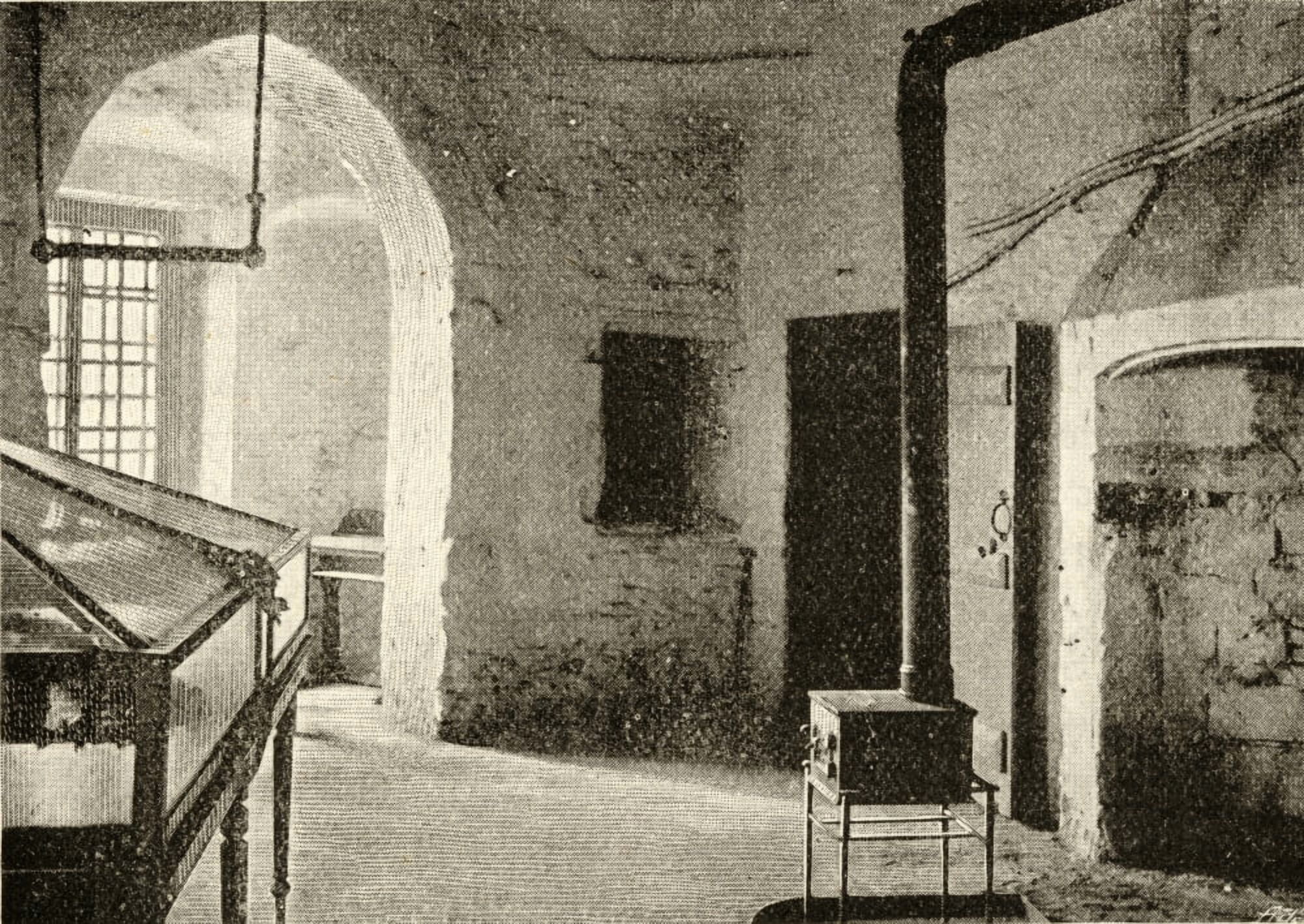 Room In The Tower Of London In Which Princess Elizabeth Was Imprisoned Canvas Art - Ken Welsh Design Pics (17 x 12)