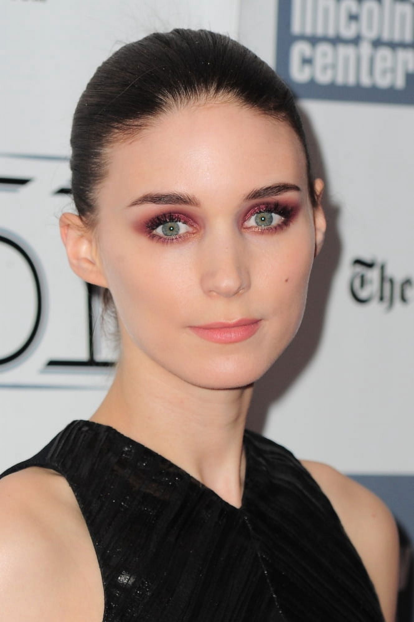 Rooney Mara At Arrivals For Her Closing Night Gala Presentation At The New York Film Festival Canvas Art -  (16 x 20)