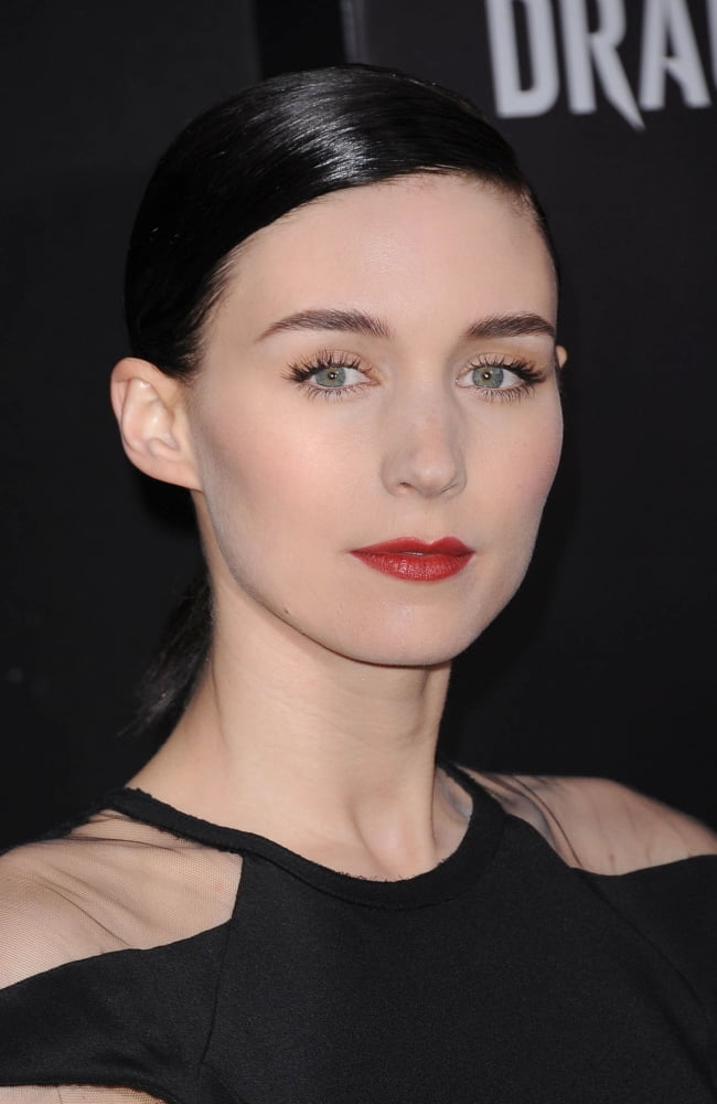 Rooney Mara At Arrivals For The Girl With The Dragon Tattoo Premiere Canvas Art - (16 x 20)