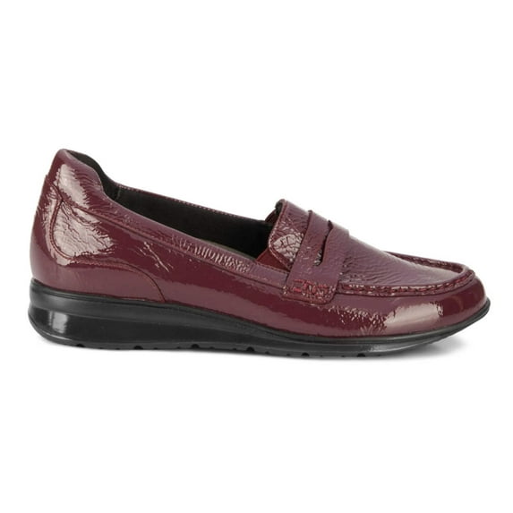Ros Hommerson Dannon Women's Loafer Slip-on Shoes In Berry Crinkle Patent Leather
