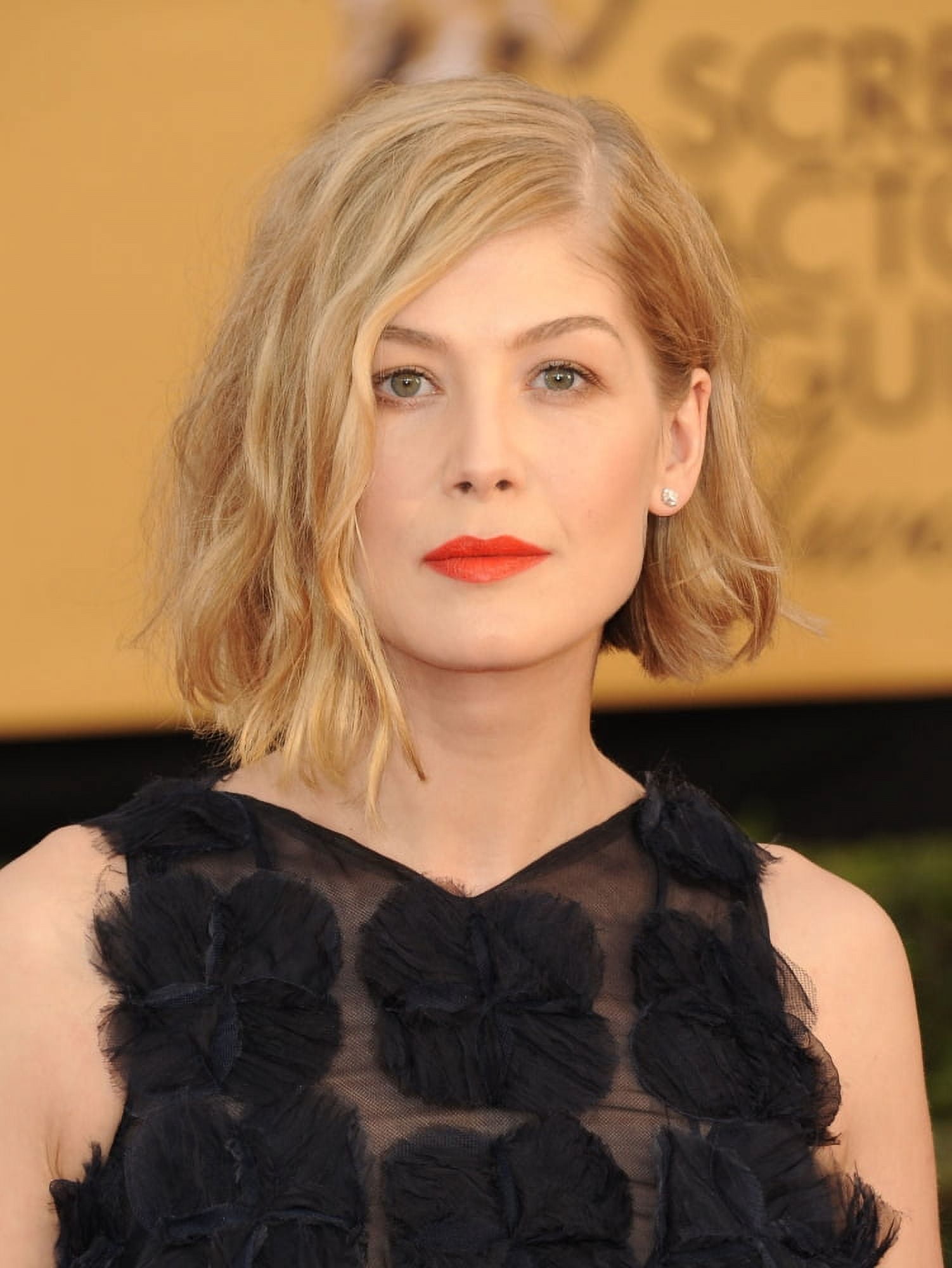 Rosamund Pike At Arrivals For 21St Annual Screen Actors Guild Awards (Sag) - Arrivals 2 Canvas Art - (16 x 20)