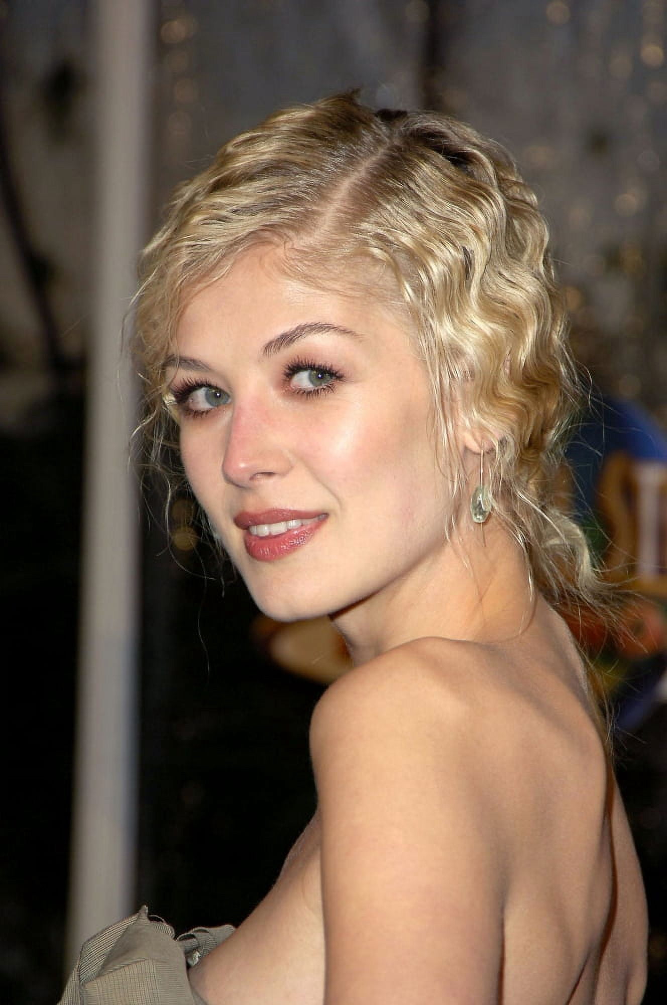 Rosamund Pike At Arrivals For Doom Premiere Canvas Art - (16 x 20)