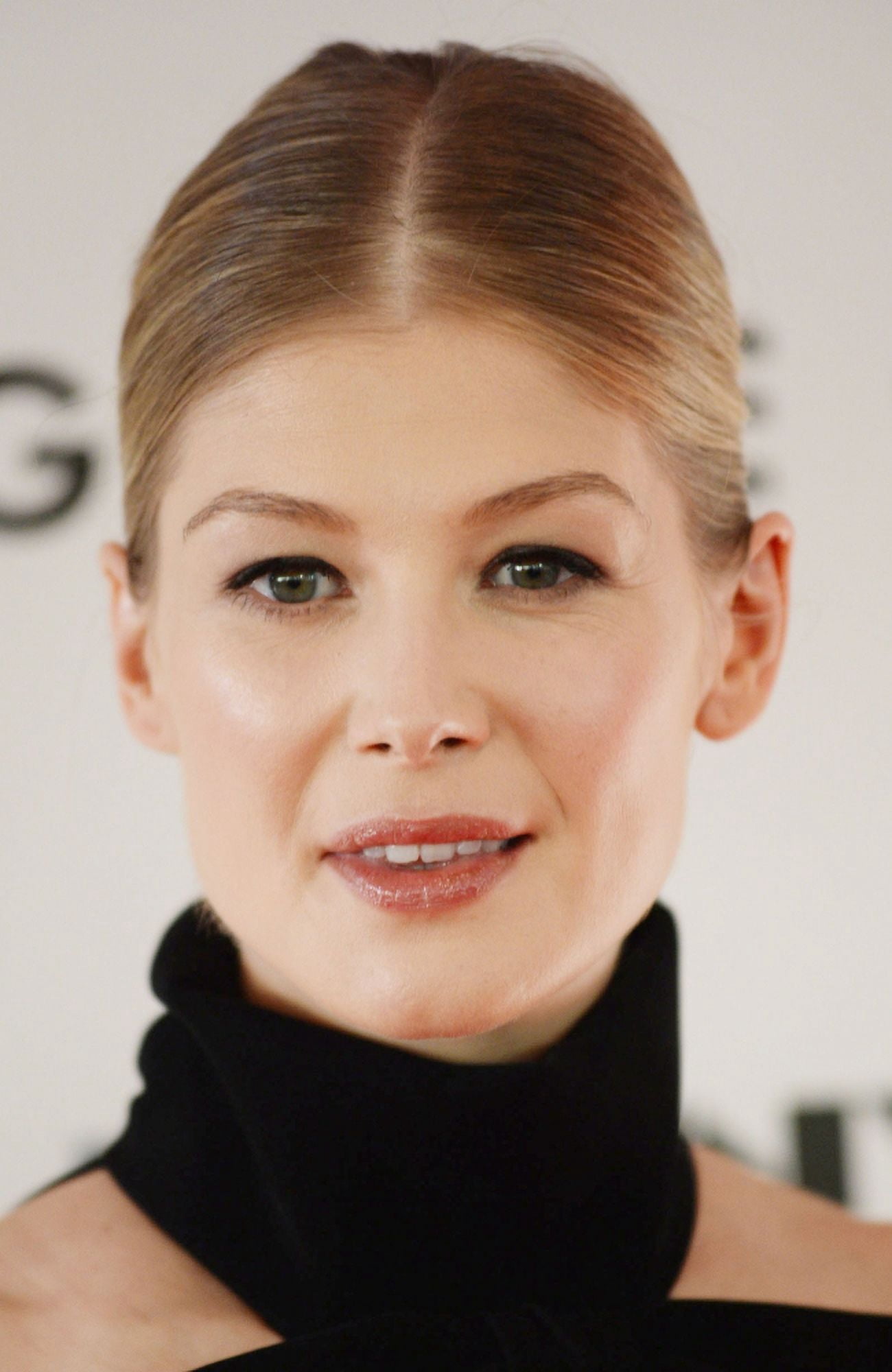 Rosamund Pike At Arrivals For Gone Girl World Premiere And Opening Night Gala At The 52Nd New York Film Festival Canvas Art - (16 x 20)
