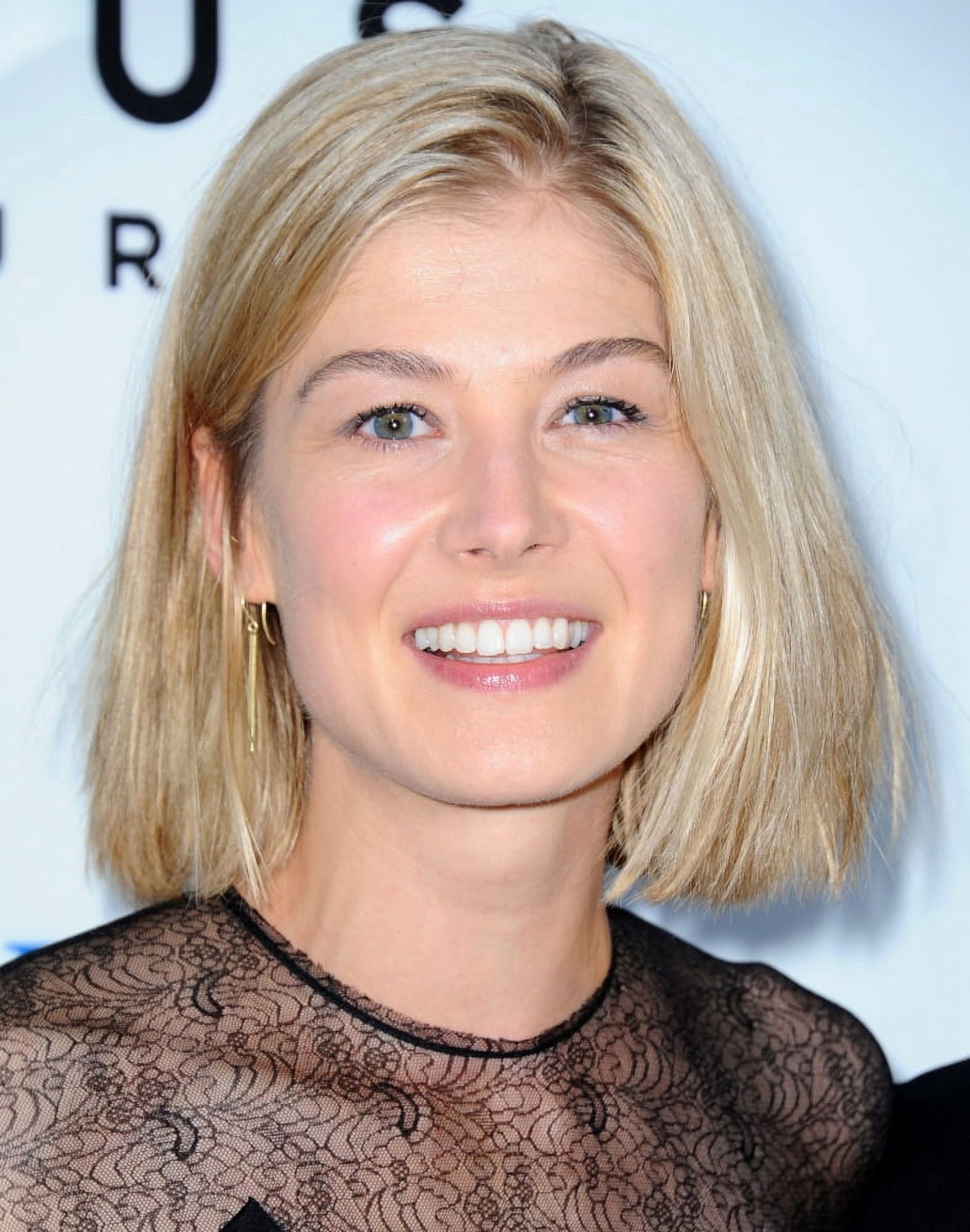 Rosamund Pike At Arrivals For The WorldS End Premiere Canvas Art - (16 x 20)
