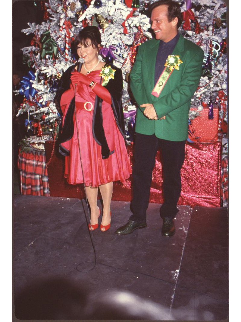 Roseanne Barr In Red Dress And Tom Arnold In Green Jacket In Front Of Christmas Tree At 61St Annual Hollywood Christmas Parade Photo Print (16 x 20)