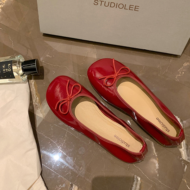 Round toe ballet shoes, flat bow pumps, French retro patent leather red