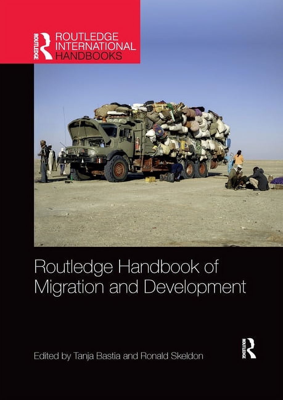 Handbooks:　Migration　Routledge　International　of　and　Routledge　(Paperback)　Handbook　Development