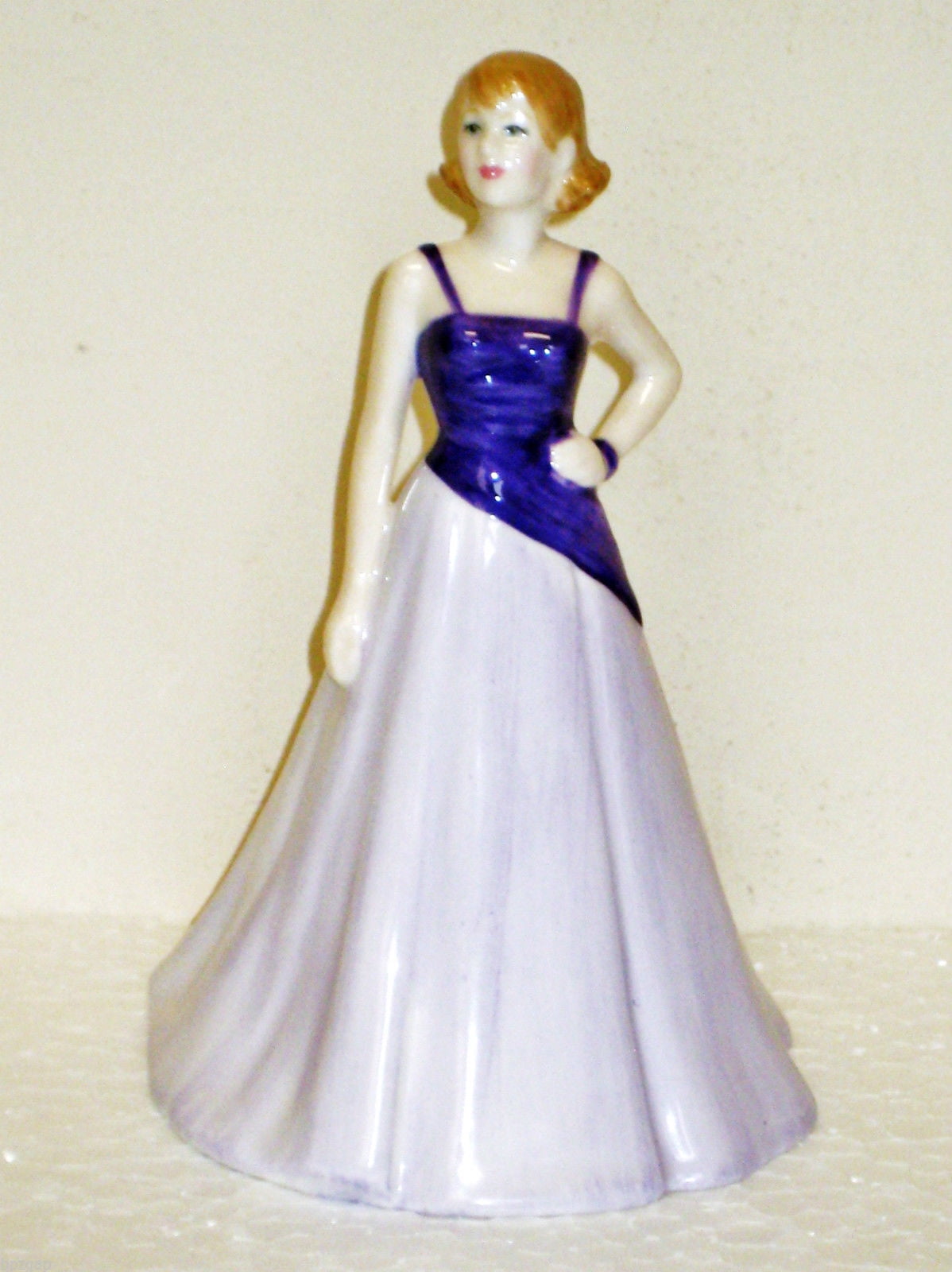 chinese dress ladies Vintage Royal Doulton Figurine main image 1