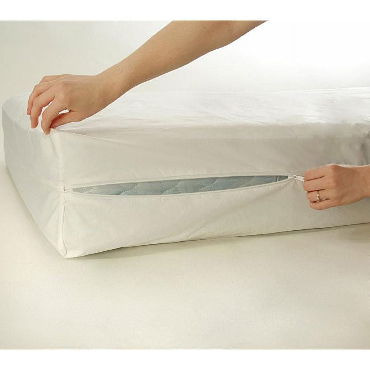 Full-Size White Polyester Waterproof Mattress Protector