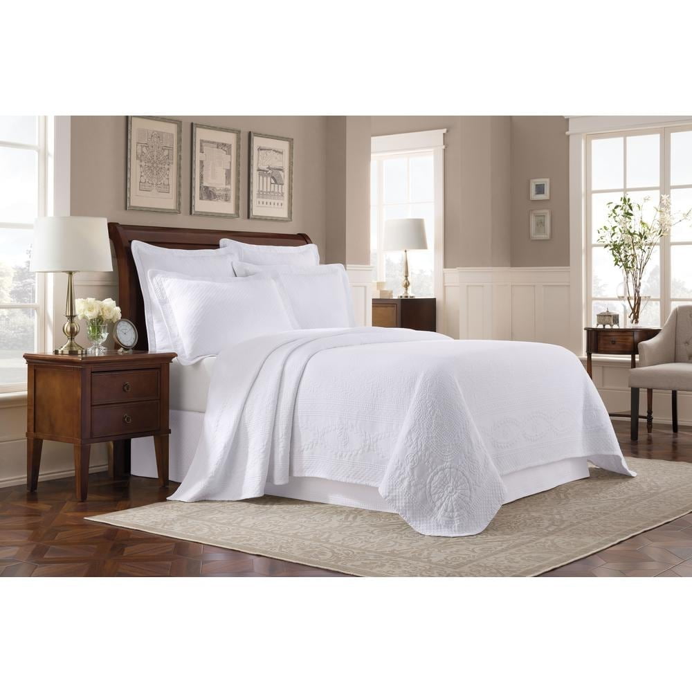 Royal Heritage Home Williamsburg Abby 100% Cotton Intricate Pattern of Leaves Full Coverlet, White