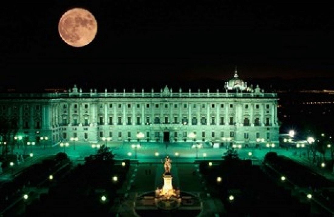 Royal Palace and Plaza de Oriente Madrid Spain Canvas Art - Sergio Pitamitz DanitaDelimont (17 x 11)