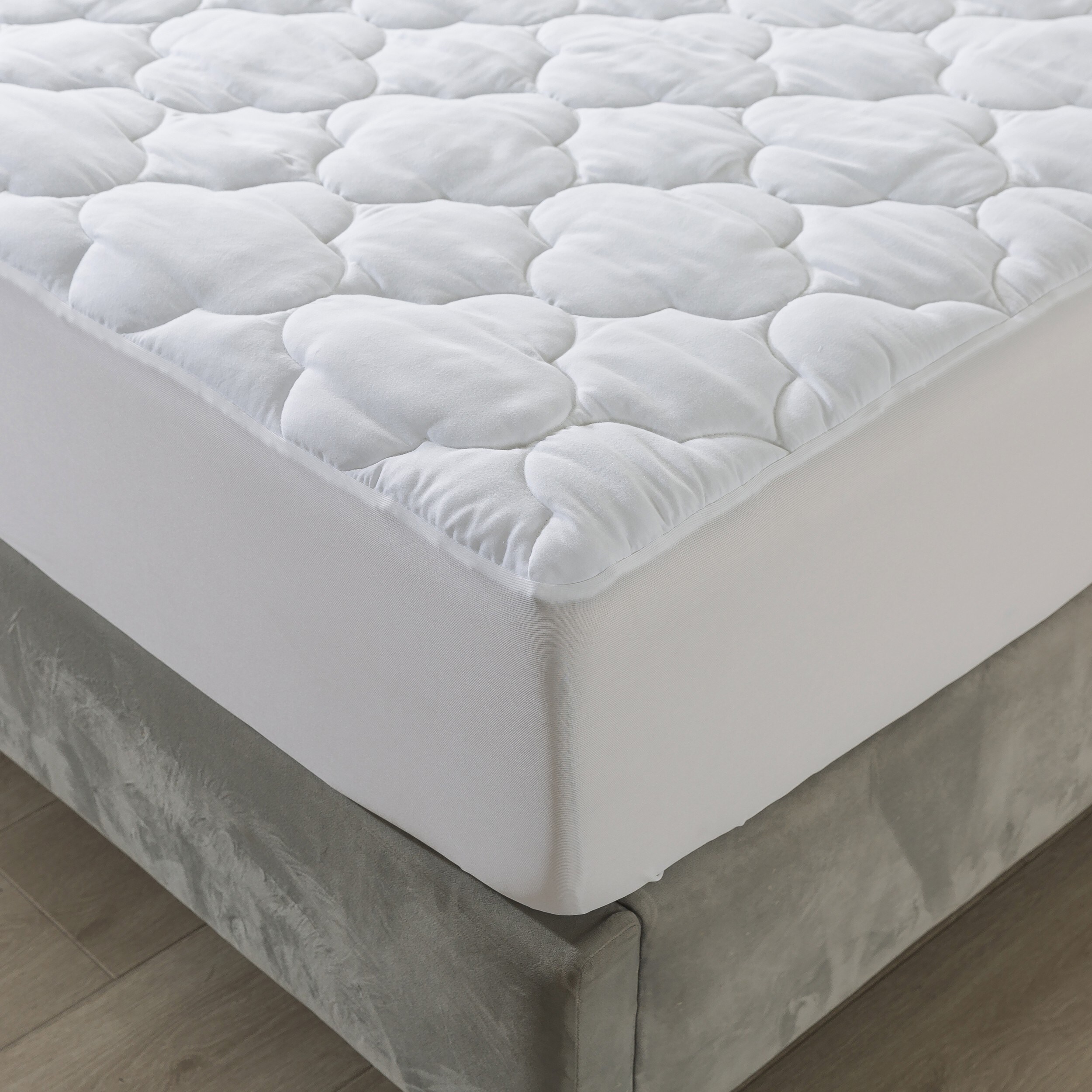 Royal Velvet Waterproof Stain Resistant and Antimicrobial Mattress Pad