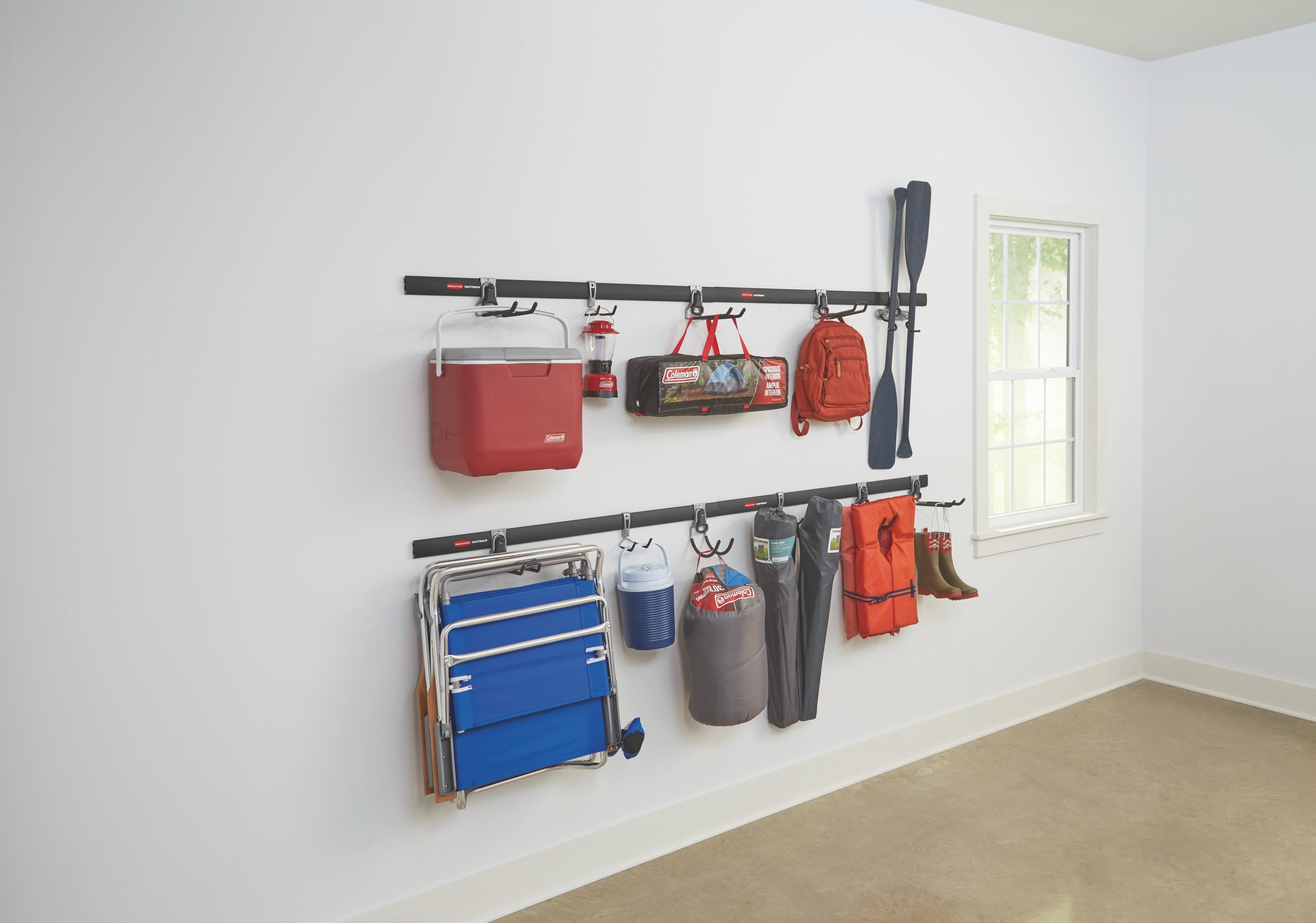 Rubbermaid Fast Track Garage Storage All-in-One Rail & Hook Wall Hanging Kit,  5 Piece 